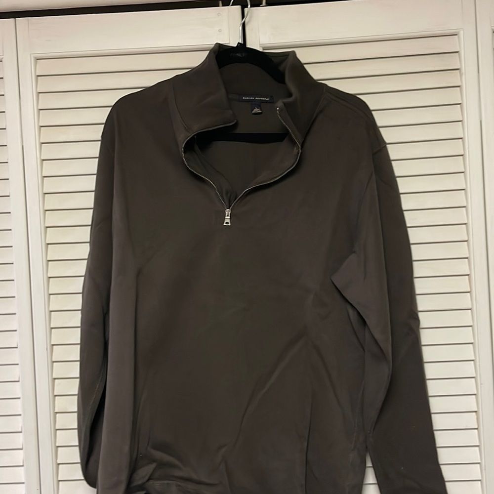 - Men’s size large, banana republic, 1/2 zip front top - Picture 1 of 5